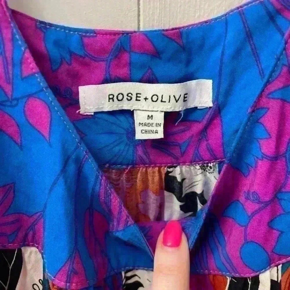 ⚡️5/$20 bundle sale⚡️ Rose + Olive Color block Flowy Top SM - Picture 2 of 4